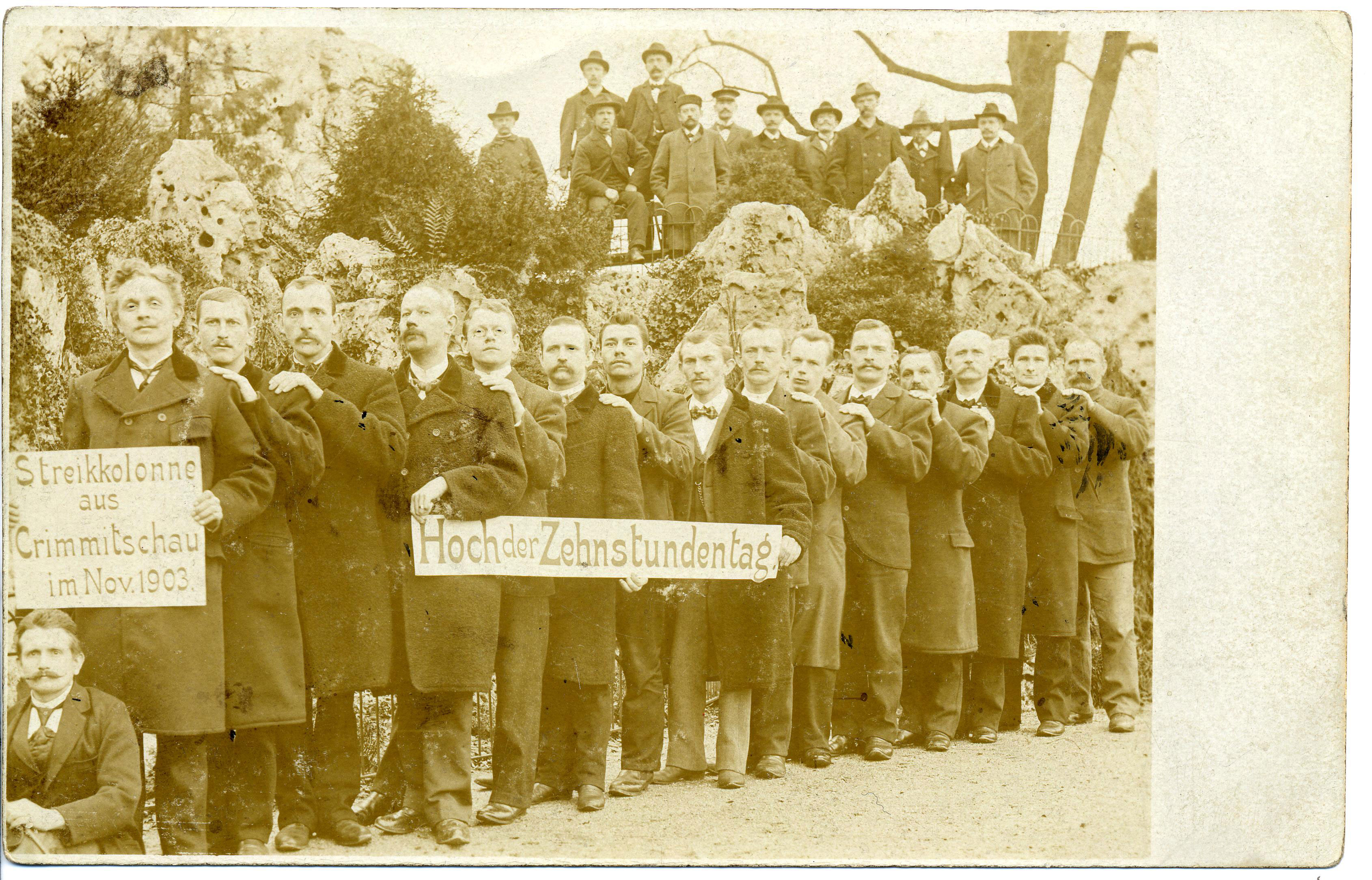 Postkarte: Streikkolonne in Crimmitschau, 1903