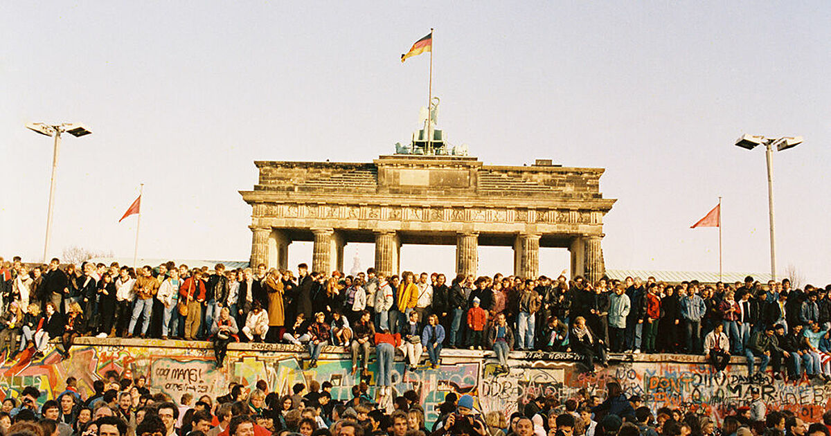 Kurzführung In Der Ausstellung „Roads Not Taken” | Glücksfall ...