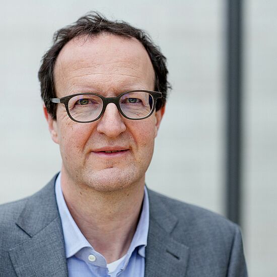 Prof. Dr. Raphael Gross