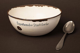 Bowl "Property of the City of Berlin", 1929-1932. Bowl "Property of the City of Berlin", 1929-1932. (Inv.Nr. MK 74/403)