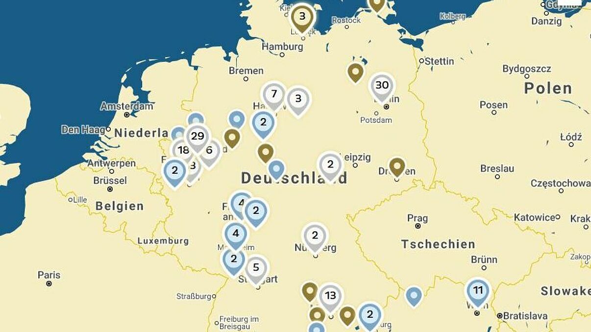 Karte mit Standorten von Werken „gottbegnadeter“ Künstler im öffentlichen Raum in Deutschland und Österreich .