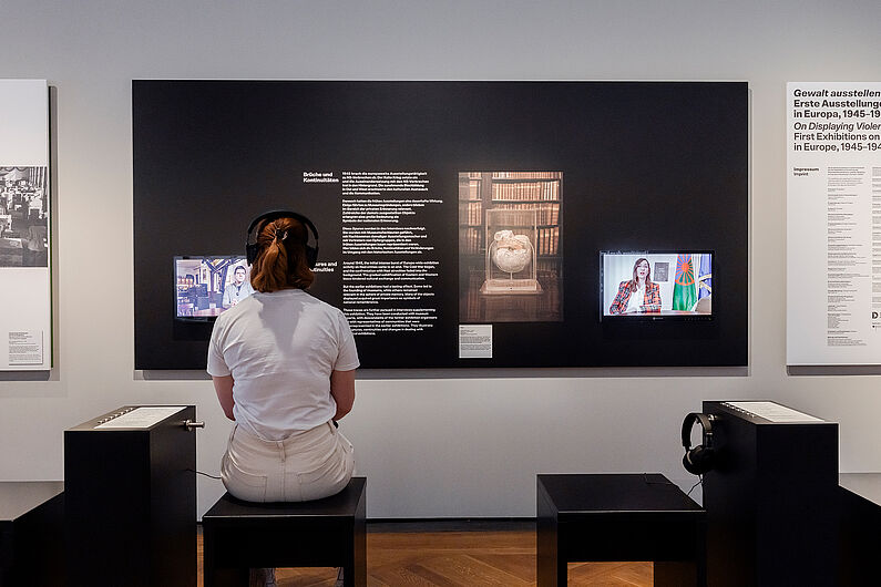 In the exhibition “On Displaying Violence: First Exhibitions on the Nazi Occupation in Europe, 1945-1948”