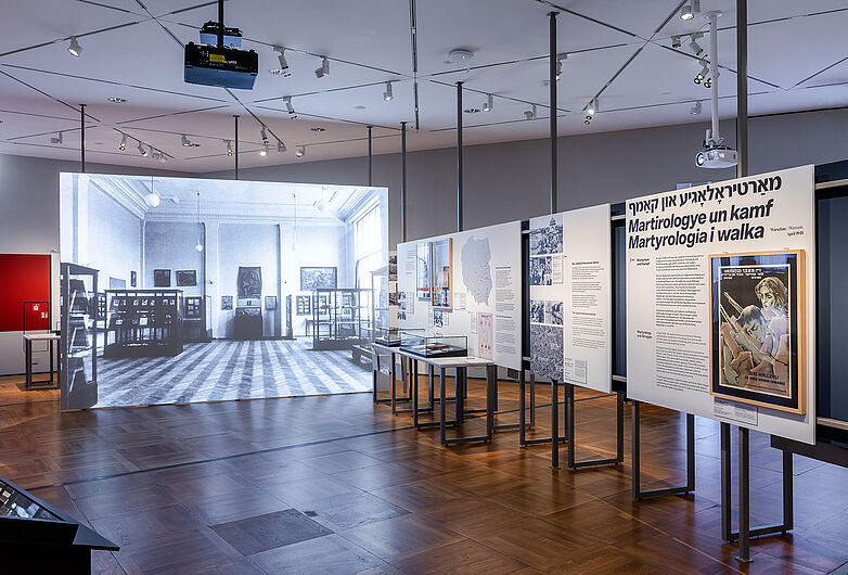 In the exhibition “On Displaying Violence: First Exhibitions on the Nazi Occupation in Europe, 1945-1948”