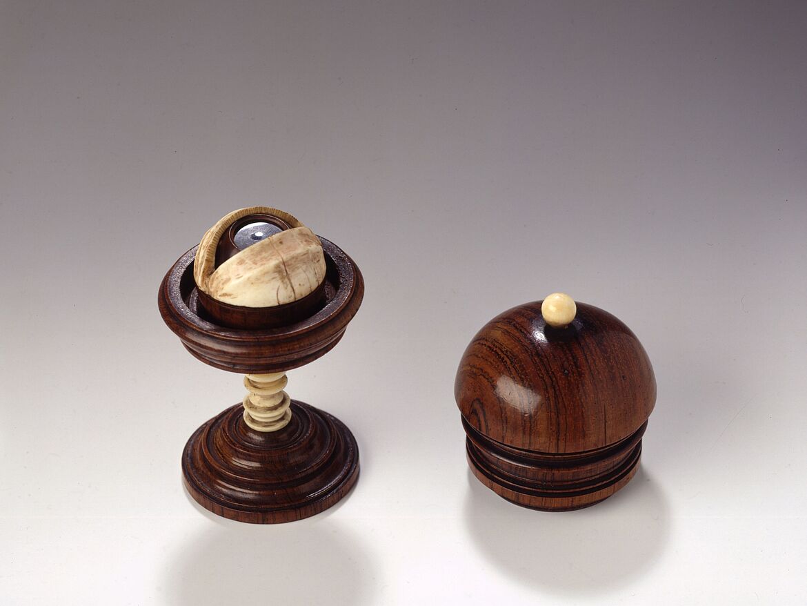 Model of a human eye in a cup, Nuremberg, ca. 1700 © DHM Model of a human eye in a cup, Nuremberg, ca. 1700 © DHM