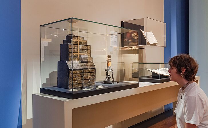 Exhibition overview “What is Enlightenment? Questions for the Eighteenth Century” Exhibition overview “What is Enlightenment? Questions for the Eighteenth Century”