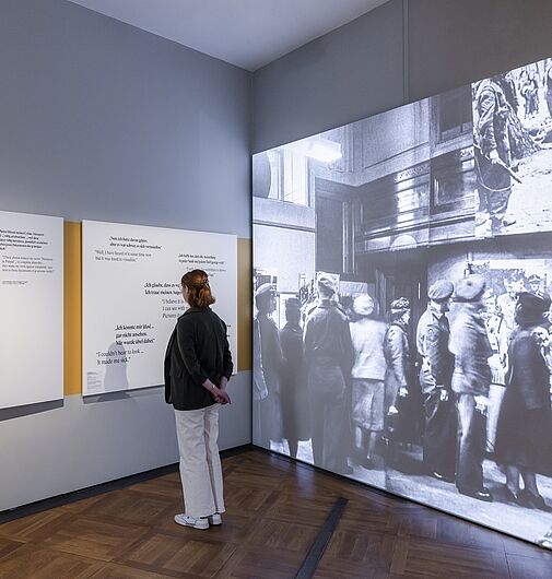 In the exhibition “On Displaying Violence: First Exhibitions on the Nazi Occupation in Europe, 1945-1948”