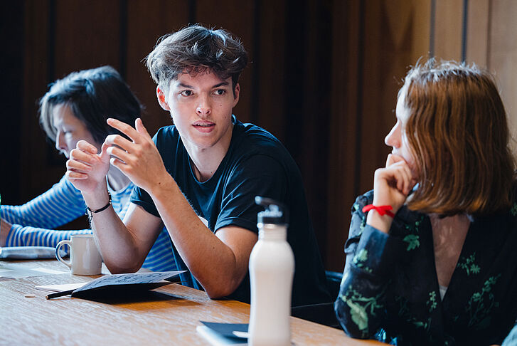 Outreach-Workshop with the youth panel Shadow Museum Outreach-Workshop with the youth panel Shadow Museum