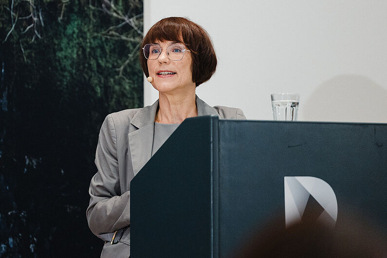 Die erste Keynote hielt Annette Kehnel zur „Commons-Wirtschaft im Mittelalter”