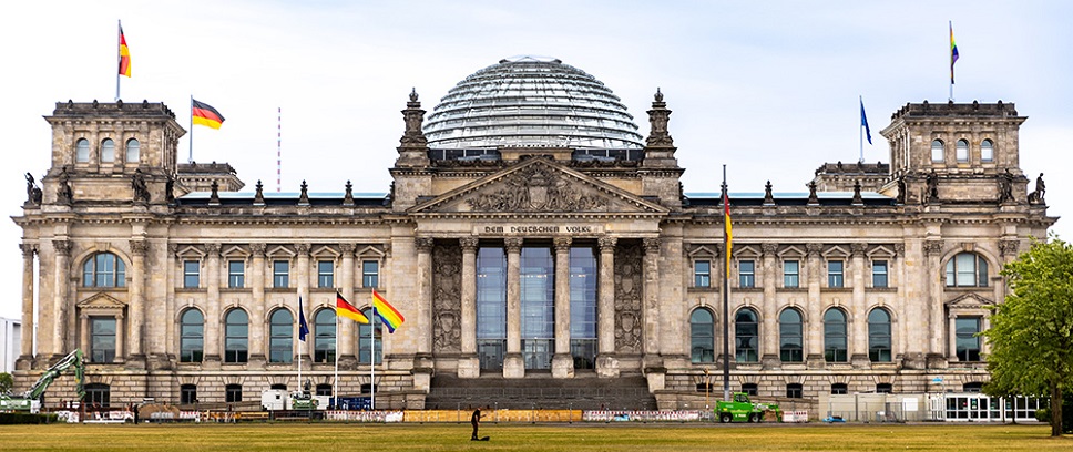 Wozu das denn? Die erste Regenbogenflagge auf dem Reichstag – DHM