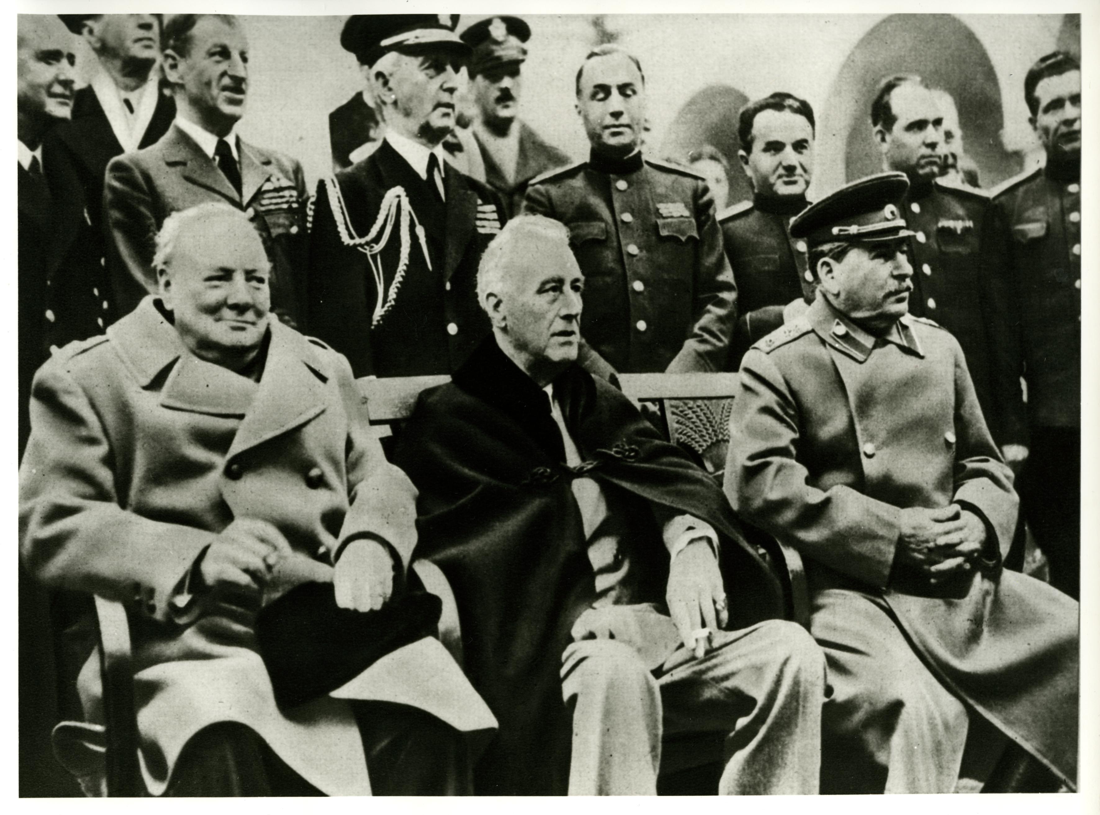 Foto: Churchill, Roosevelt und Stalin bei der Konferenz von Jalta, 1945