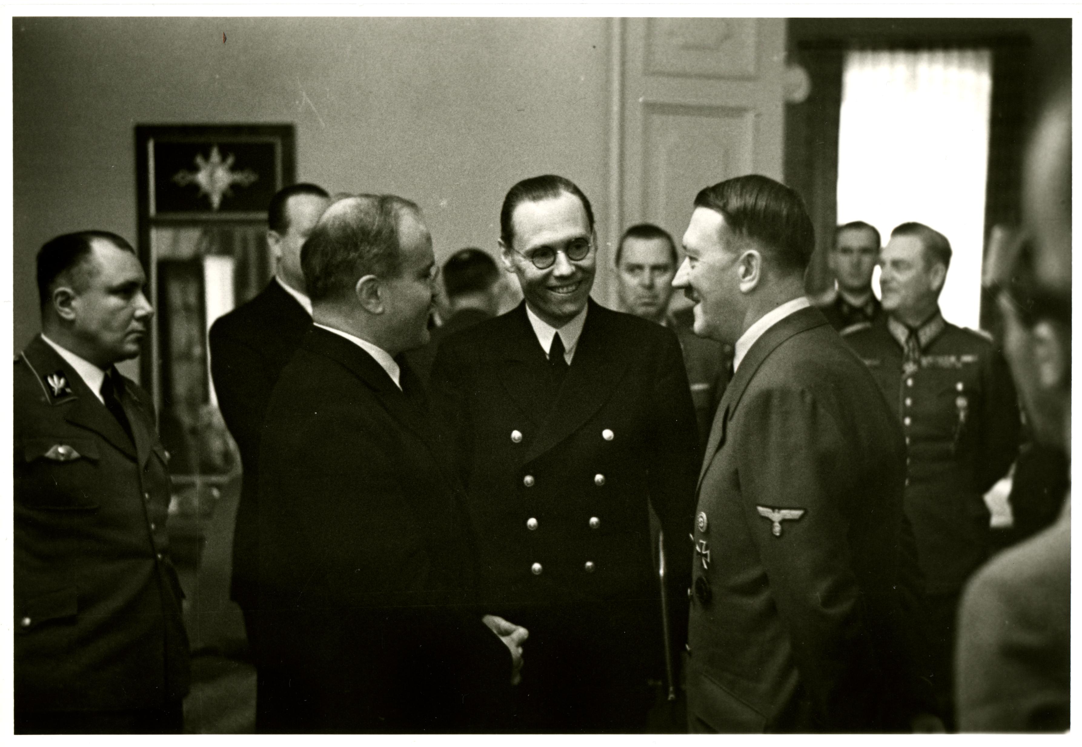 Переговоры 1940. Молотов визит в Берлин 1940. Молотов в Берлине 1940 фото.