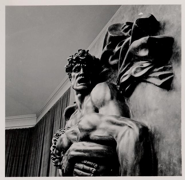 Relief "Kameraden", Detail (Seitenansicht), 1942 Relief "Kameraden", Detail (Seitenansicht), 1942