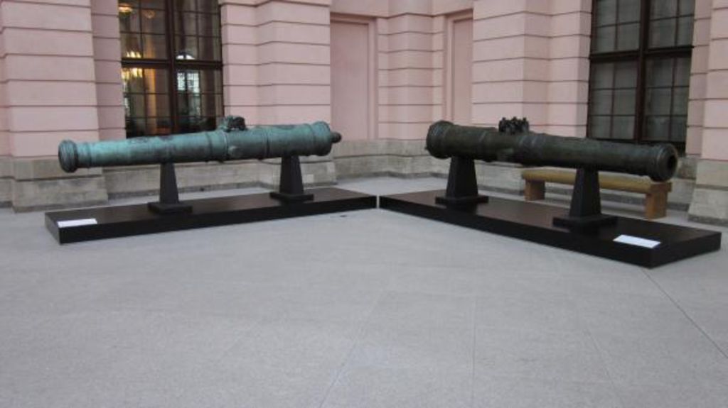 Militaria: Bronzegeschützrohre im Schlüterhof des Berliner Zeughauses, 1708 Militaria: Bronzegeschützrohre im Schlüterhof des Berliner Zeughauses, 1708