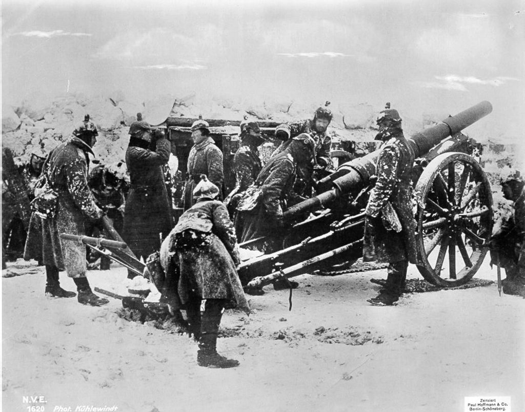 Exponat: Foto: Feldgeschütze im Einsatz an der Ostfront, 1914/1916